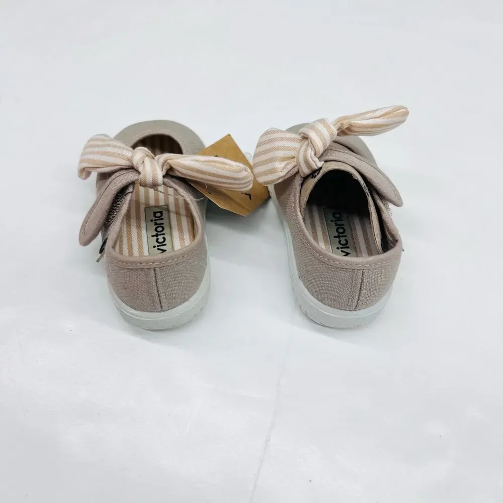NWT Victoria Size 18 (US 3.5) Beige Mary Jane Sneakers